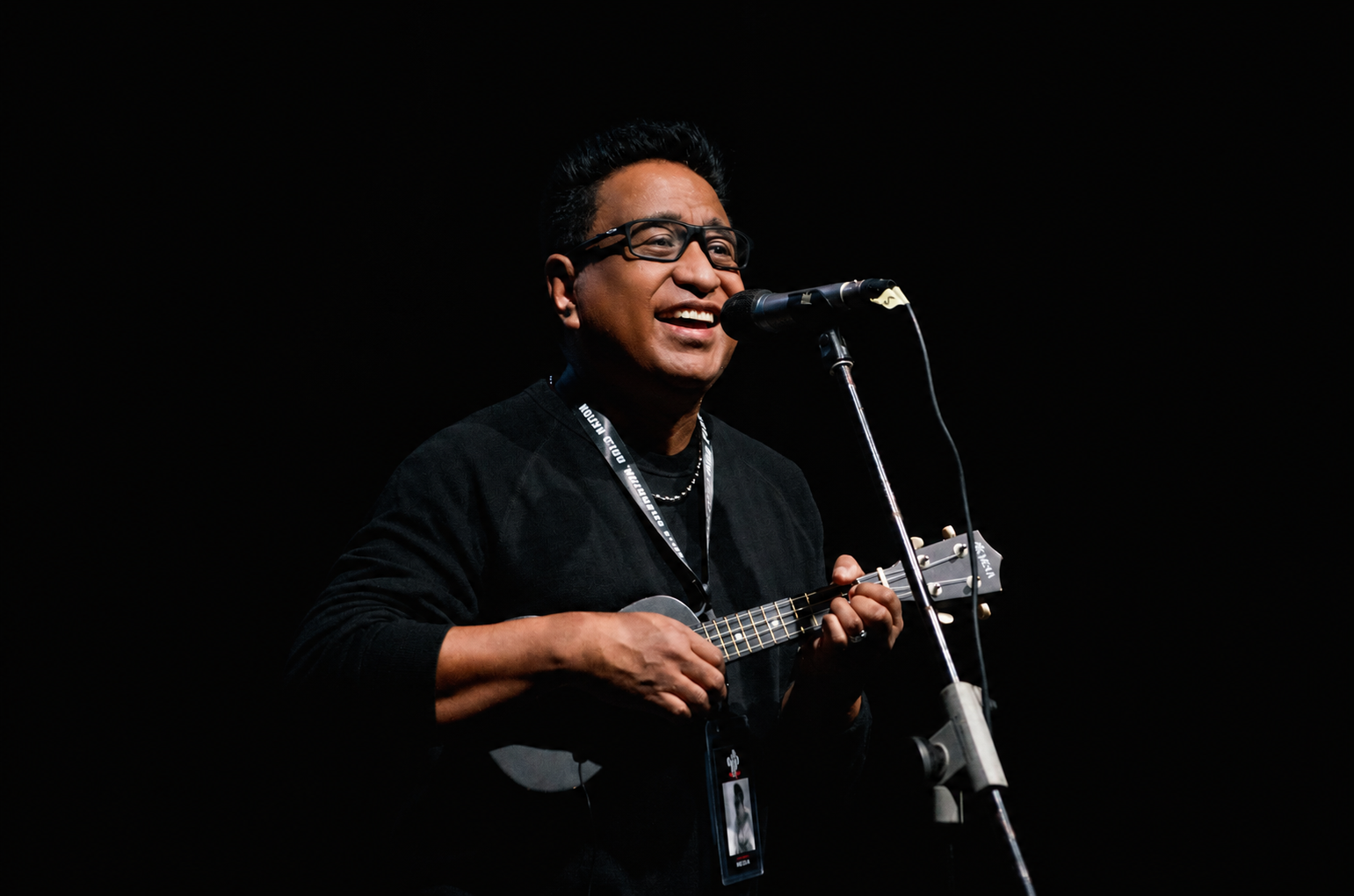 Person singing for the Listen Think Sing natural voice method